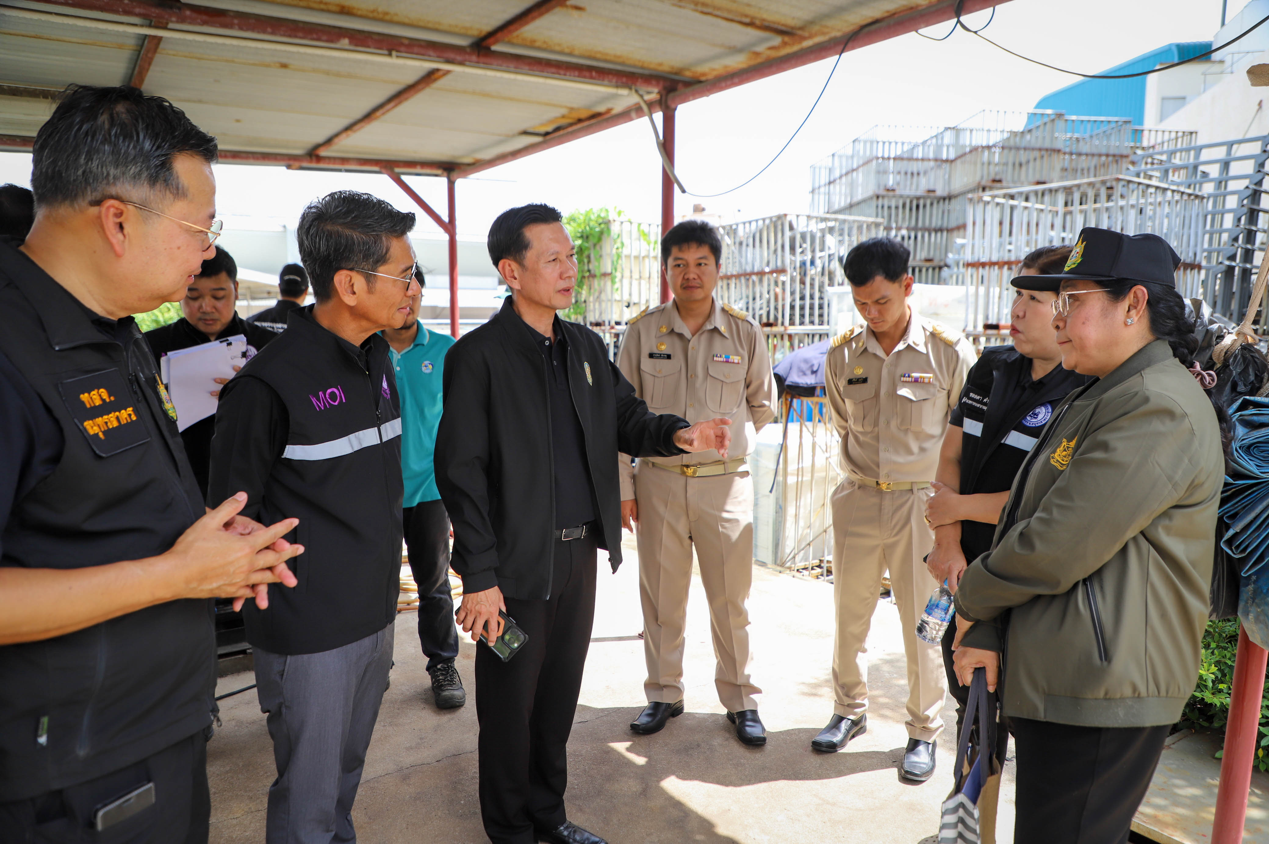 ผู้ว่าฯ สมุทรสาคร นำทีมลงพื้นที่ตรวจโรงงานแบบปูพรม บูรณาการทุกหน่วยงานที่เกี่ยวข้อง สั่งผู้ประกอบการเร่งปรับปรุงระบบบำบัดน้ำเสีย ลดผลกระทบต่อชุมชน
