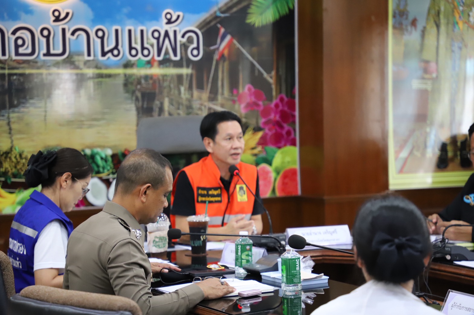 จังหวัดสมุทรสาคร ประชุมซักซ้อมการจัดตั้งศูนย์พักพิงช่วยเหลือผู้ประสบอุทกภัย และเตรียมพร้อมรับสถานการณ์น้ำในพื้นที่อำเภอบ้านแพ้ว