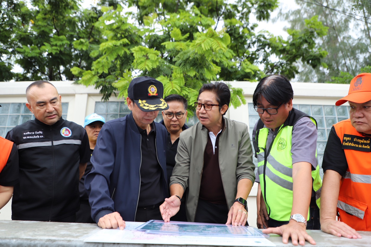ผู้ว่าฯ &ldquo;อำนาจ&rdquo; ลุยสำรวจคลองวัดเกตุมฯ สั่งเร่งขุดลอก&ndash;รื้อสิ่งกีดขวาง เปิดทางระบายน้ำถนนพระราม 2 แก้น้ำท่วมขังบนถนนเนื่องจากน้ำทะเลหนุน