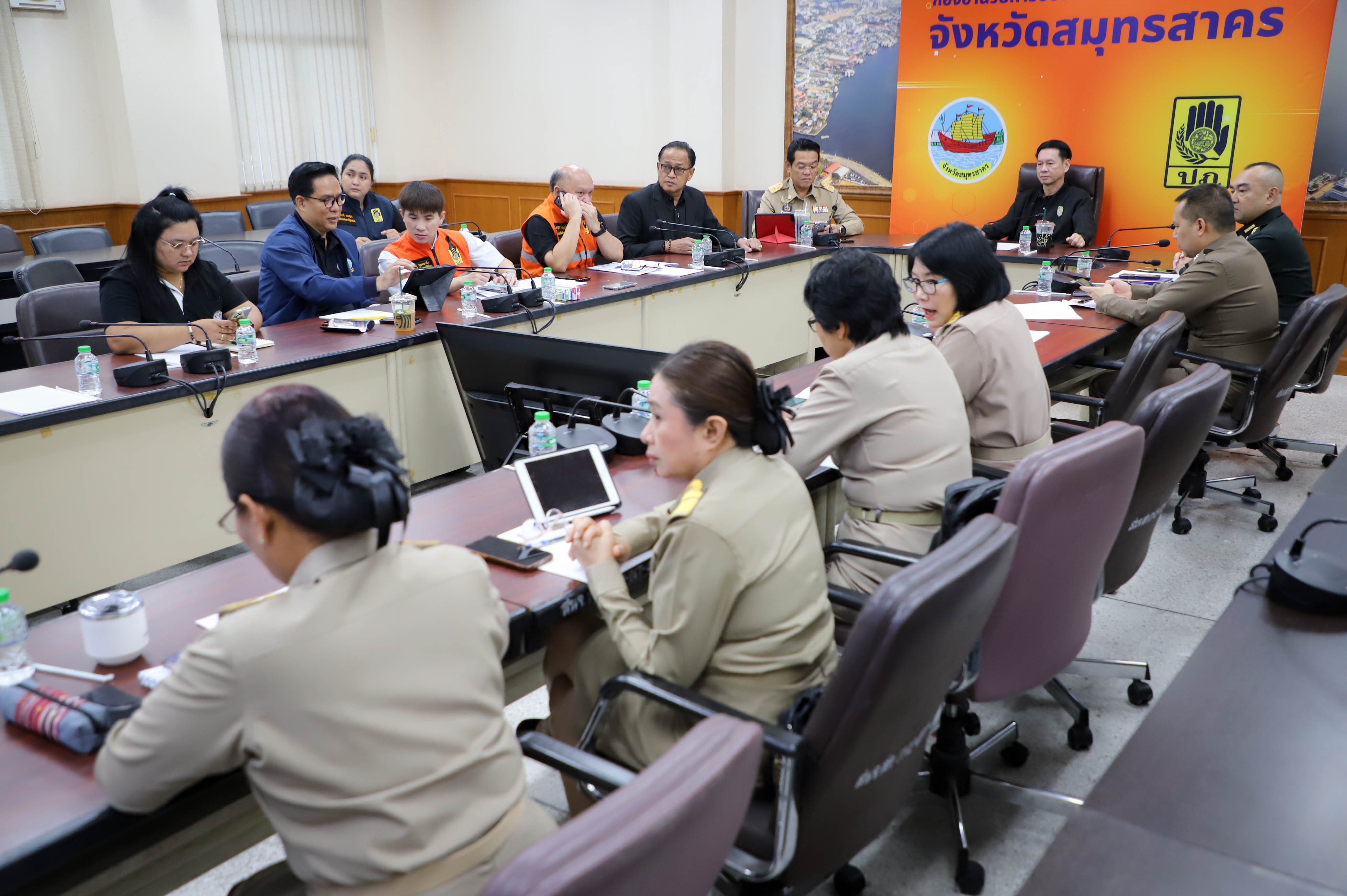 📍สมุทรสาคร ร่วมประชุม บกปภ.ช. ติดตามสถานการณ์อุทกภัย และสั่งเร่งเยียวยาผู้ประสบภัย 